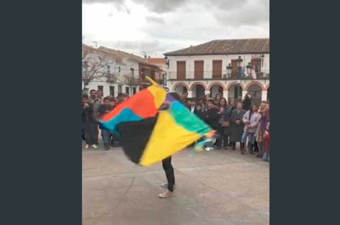 Bailar-la-bandera-Dosbarrios